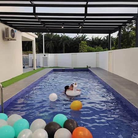 Desaru Homestay-Eva Villa Pool Homestay By Yolo Resort Bandar Penawar 외부 사진